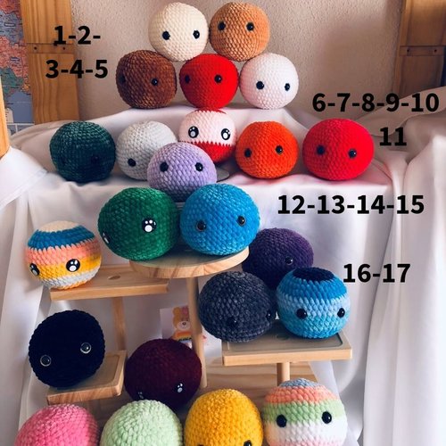 Peluche balle antistress velours crochet, jouet enfant adolescent adulte balle douceur, cadeau anniversaire les yeux de sécurité