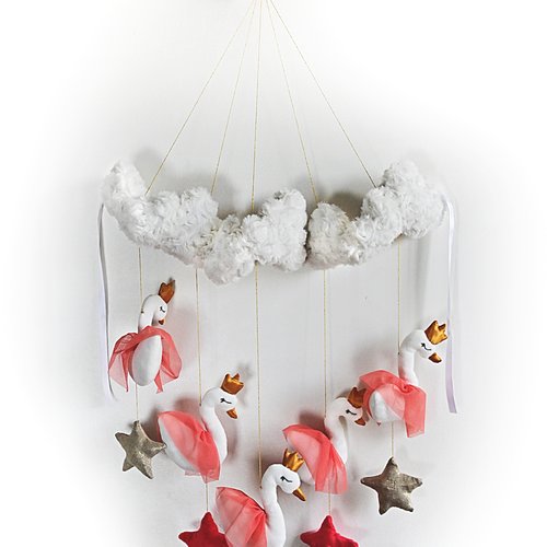 Mobile amovible décoration chambre bébé cygne nuages couronnes étoiles contes corail fait main arche de jessica