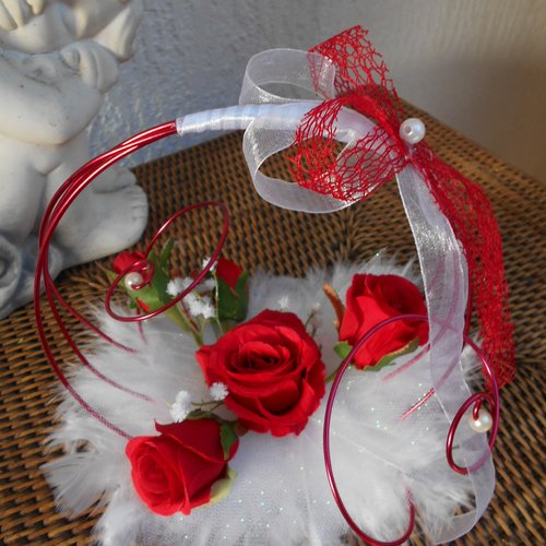 Porte alliances rouge et blanc - mariage romantique et amour