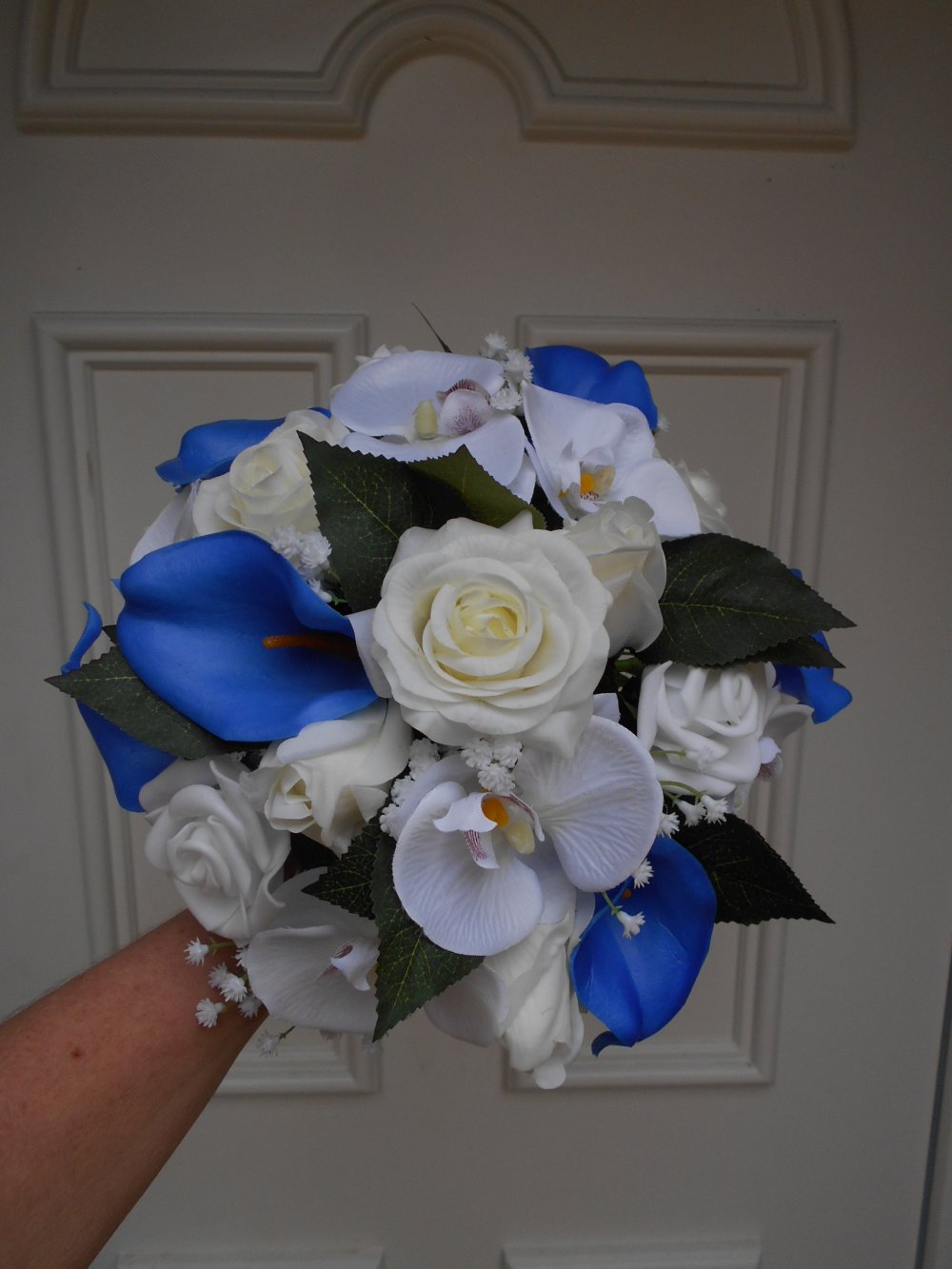 Bouquet de mariée rond - beu roi et blanc en fleurs artificielles - Un  grand marché