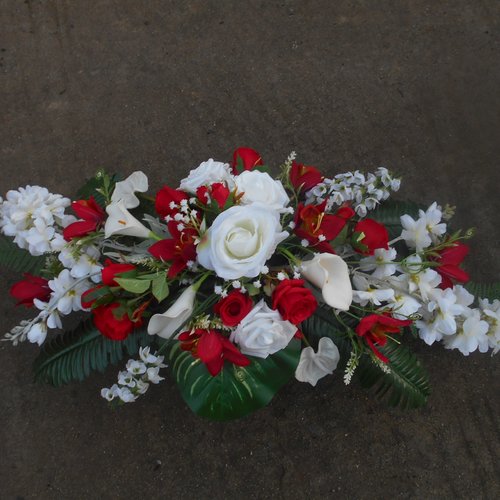 Composition de fleurs artificielles pour cimetière - rouge et blanc