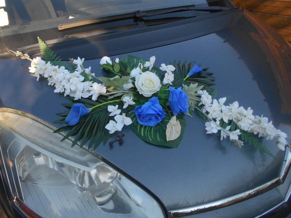 Décoration de voiture pour mariage - bleu roi et blanc - Un grand