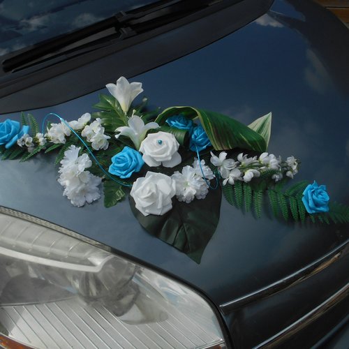 Décoration de voiture pour mariés - ventouse fleurie blanc et turquoise en fleurs artificielles