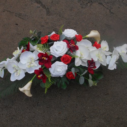 Composition de fleurs artificielles pour cimetière - rouge et blanc - deuil