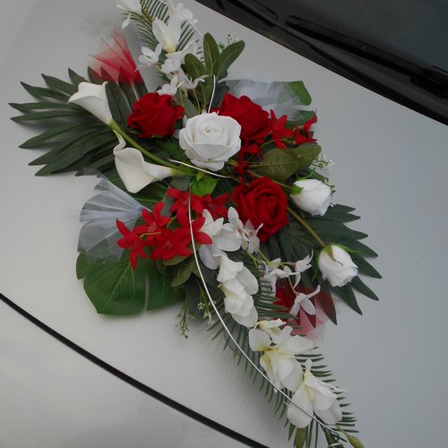 Décoration de voiture pour mariage - rouge et blanche