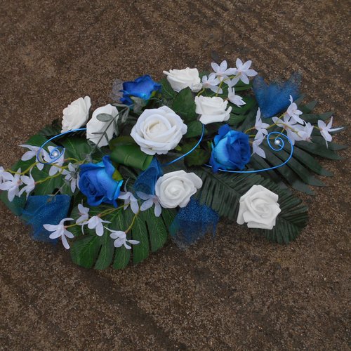 Centre de table bleu foncé et blanc - 58cm - en fleurs artificielles