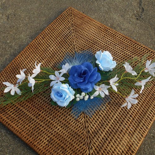 Centre de table bleu foncé et bleu ciel - fleurs artificielles - mariage