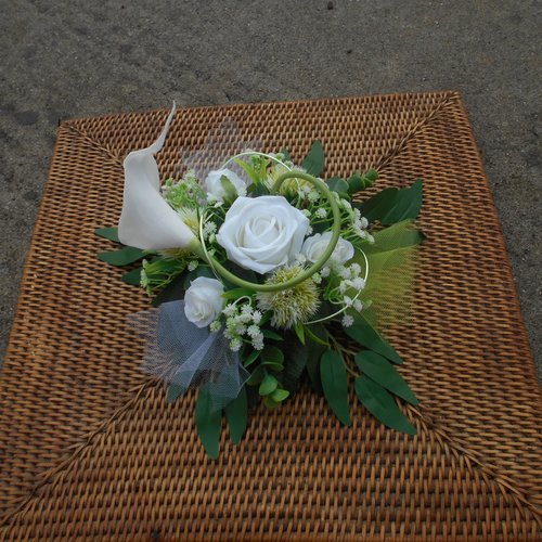 Centre de table vert et blanc - 25cm de diamètre - fleurs artificielles - mariage