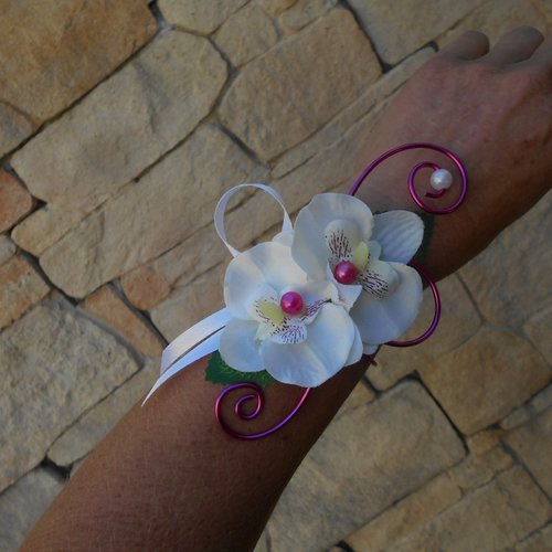 Bracelet fleuri fuchsia avec orchidée - mariage