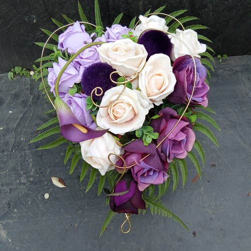 Composition en forme de coeur pour deuil