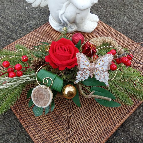 Centre de table pour noël rouge et doré