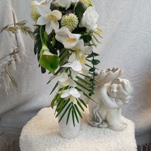 Bouquet de mariée en cascade vert et blanc