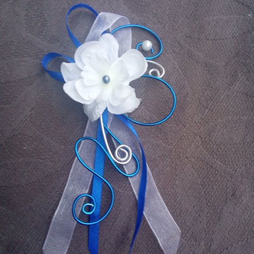 Remonte traîne pour mariage - bleue roi et blanche