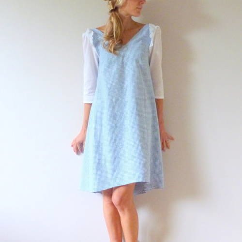 Robe vichy et plumetis bleue et blanche à ourlet plongeant bertille 
