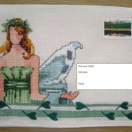 Enveloppe brodée au point de croix "la fée-fleurs n°1", prête à l'envoi et personnalisable (sur commande)