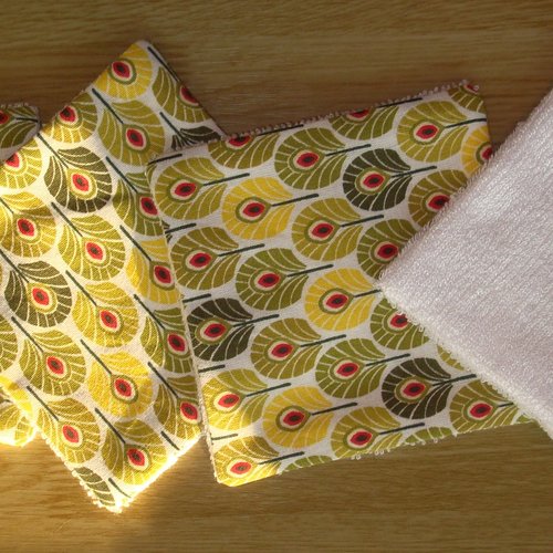 Lingettes démaquillantes lavables vertes et jaunes en coton et éponge de bambou / vendue à l'unité / plumes de paon / femme ou bébé