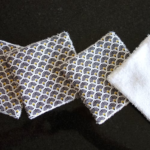 Lingettes démaquillantes lavables en coton et éponge de bambou / vendue à l'unité / femme ou bébé / éventails noirs