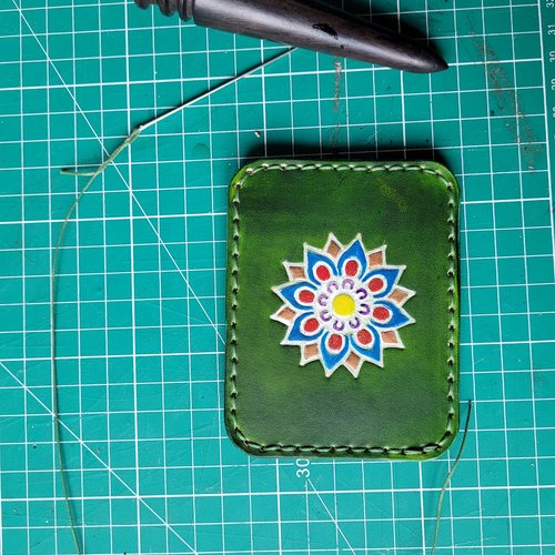Porte-cartes en cuir vert motif fleuri multicolore