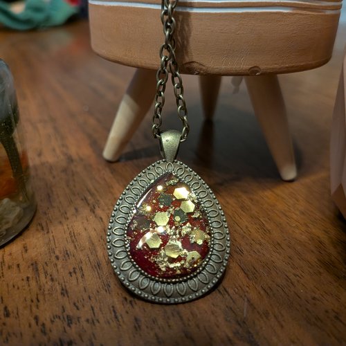 Pendentif or et bordeau