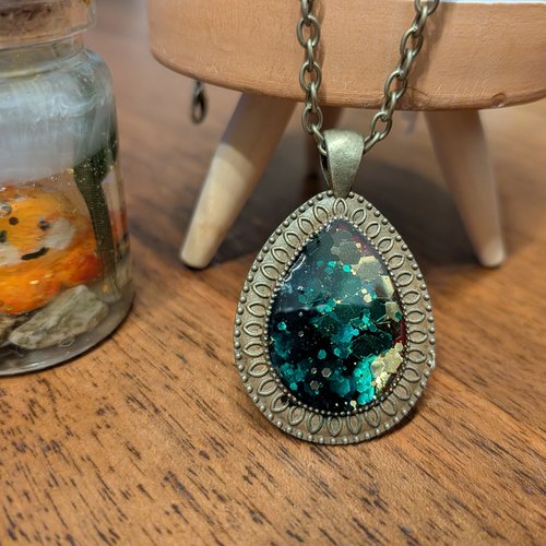 Pendentif bleu