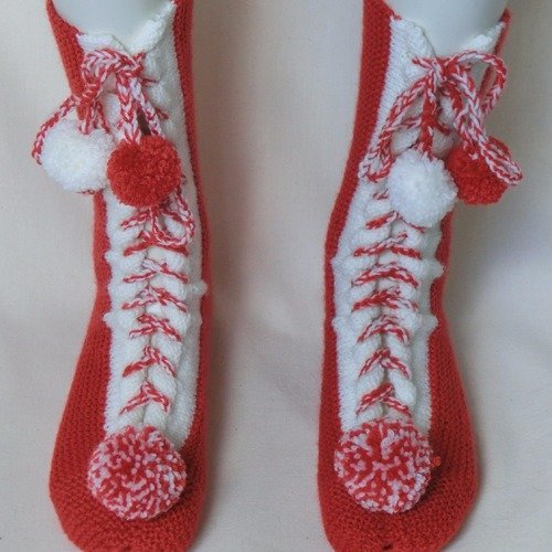 Chaussons en laine, chaussettes à lacets et pompons, taille 36/37/38/39, tricoté main, pantoufles confort d'intérieur, cadeaufemme
