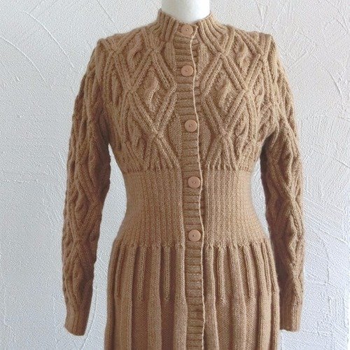Manteau veste trois quart, femme taille, 40/42, tricot irlandais à torsade, en laine marron camel, vêtement hiver, tricoté main