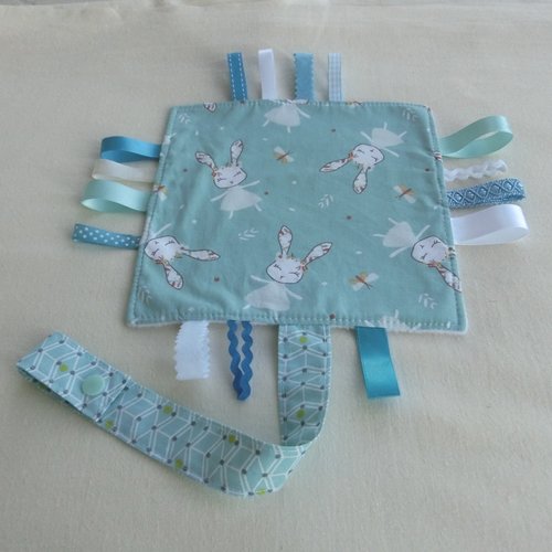 Doudou Plat Etiquettes Avec Attache Tetine Tissu Lapin Doudou Carre A Rubans En Polaire Cadeau Naissance Bebe Fille Un Grand Marche