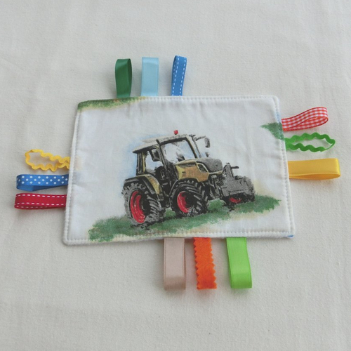 Doudou Plat Etiquettes Polaire Et Tissu Campagnard Motif Tracteur Doudou Sensoriel Cadeau Naissance Bebe Ou Enfant Garcon Un Grand Marche