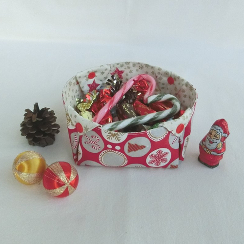 Corbeille à chocolats ou bonbons, décoration centre de table fête de noël ou de fin d'année, panier en tissu motif de noël