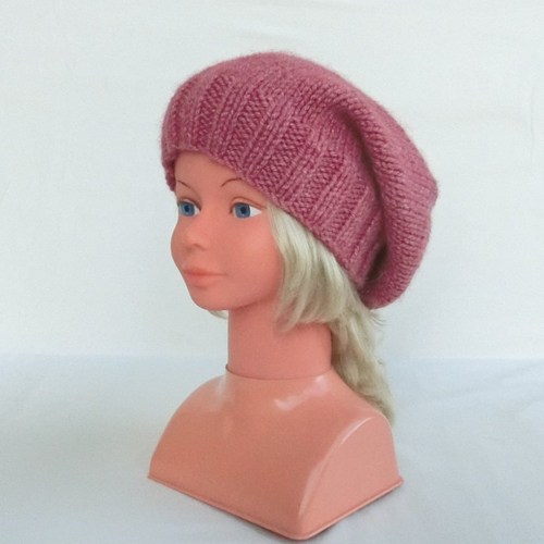 Bonnet slouchy enfant fille, taille 6 / 7 / 8 ans, tricoté main en laine chunky framboise, accessoire de mode, tricot automne / hiver,