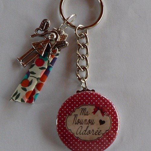 Badge porte clés 38mm  ma nounou adorée et liberty wiltshire cadeau nourrice. 