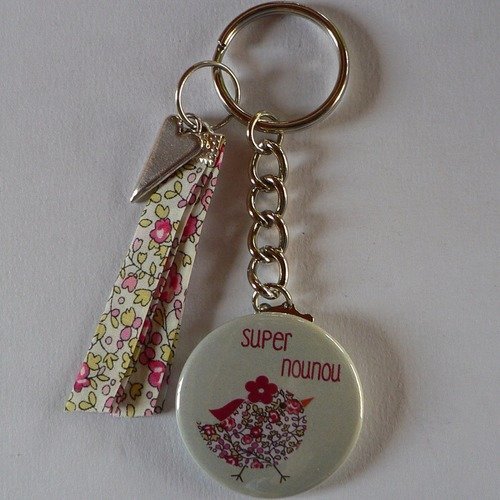 Badge porte clés 38mm  super nounou cadeau nourrice. 