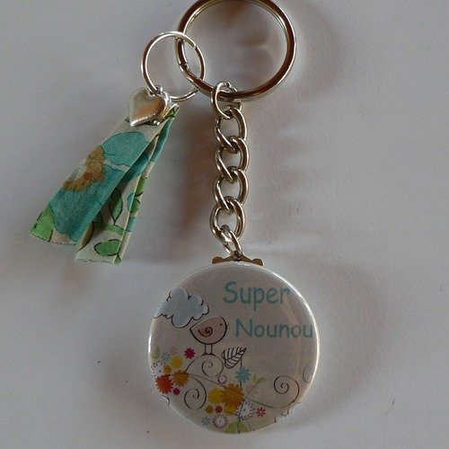 Badge porte clés 38mm  super nounou et liberty besty cadeau nourrice. 