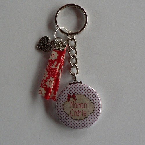 Badge porte clés 38mm  maman chérie liberty cadeau maman. 