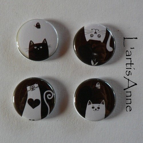 Badge 25mm chat noir et blanc.