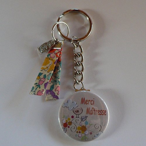 Badge porte clés 38mm  merci maîtresse  cadeau maîtresse. 