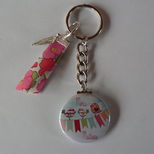 Badge porte clés 38mm  merci maîtresse cadeau maîtresse. 