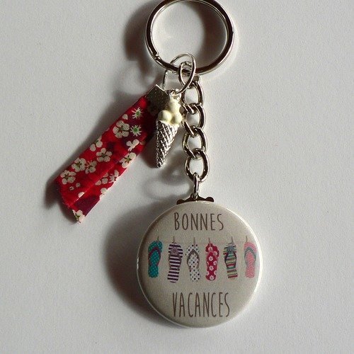Badge porte clés 38mm  bonnes vacances et liberty cadeau collégue. 