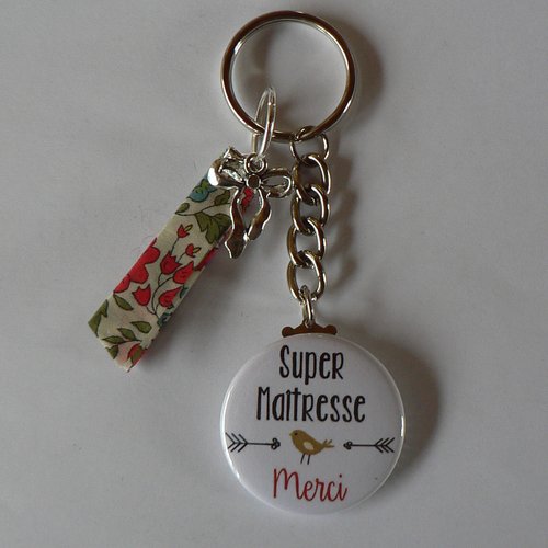 Badge porte clés 38mm  super maîtresse merci et liberty  cadeau maîtresse. 