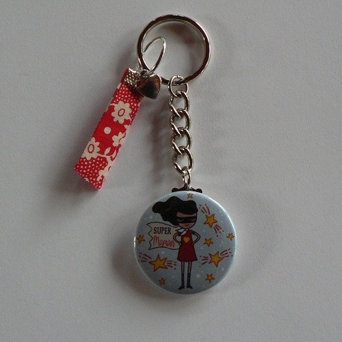 Badge porte clés 38mm super maman et liberty  cadeau maman. 
