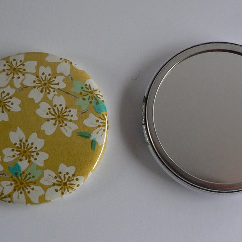 Miroir de poche 56mm papier japonais moutarde et blanc.
