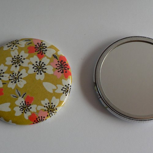 Miroir de poche 56mm papier japonais moutarde et blanc.