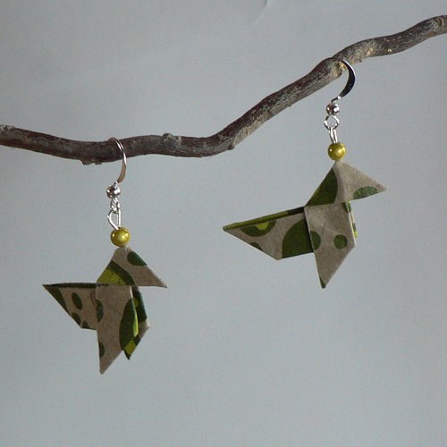 Boucles d'oreilles origami cocottes papier .
