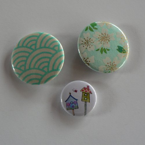 Badges 38 et 25mm lot de 3 badges papier japonais.
