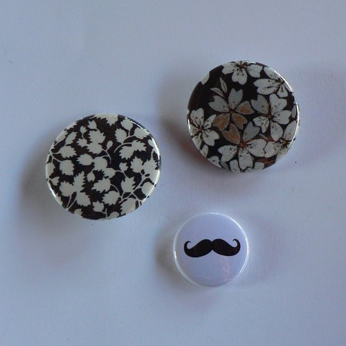 Badges 38 et 25mm lot de 3 badges papier japonais et liberty.