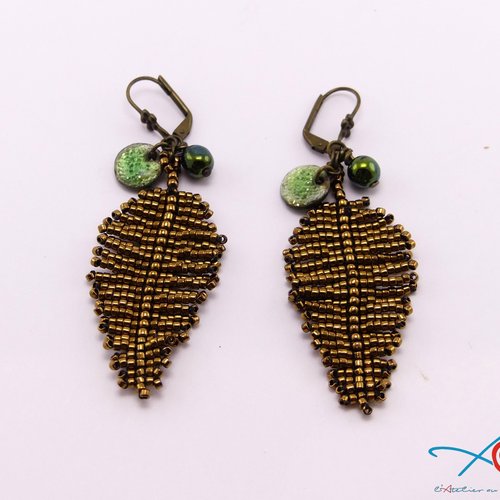 Boucles d'oreilles feuilles ou plumes dorées