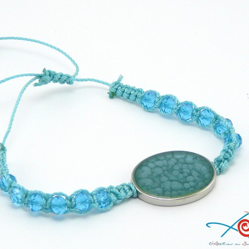 Bracelet cabochon et micro-macramé bleu turquoise