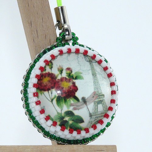 Bijou de sac cabochon paris brodé