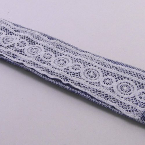 Bracelet en jean et dentelle blanche