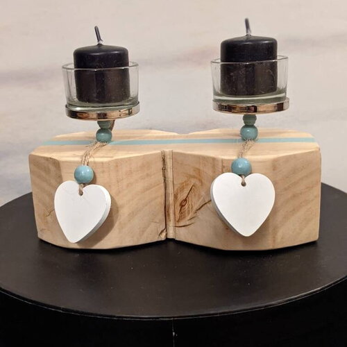 Bougeoir en bois de récupération avec décorations en cœurs et perles bleues